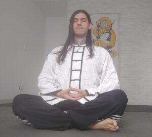 Shifu Flavio Meditando. O Kung Fu te ensinar a acalmar a mente através da meditação e Chi Kung!